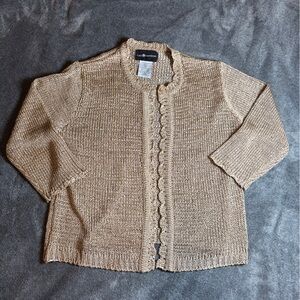 Sag Harbor vintage 3/4 sleeves Beige Cardigan with scalloped edge perfect layer